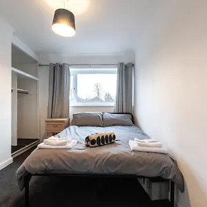Modern Flat In Southampton, Sleeps 5, Free Off-road Parking, Close To Hospital, Cruise Terminal And Centre, Great For Contractors, Friends & Families Apartment